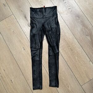 SPANX Faux Leather Moto Leggings In Black sz. M